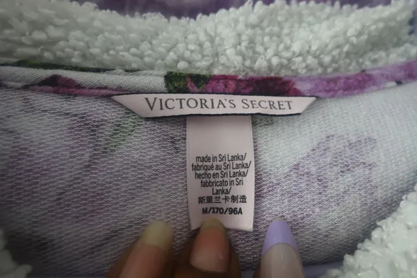 Victoria's Secret fleece hooded sweater flowers floral in white, purple and red size medium. - Image 4