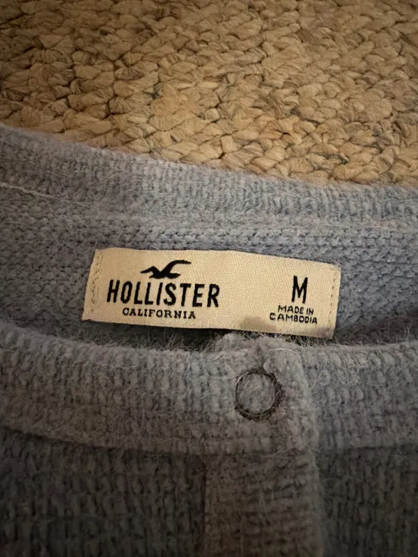 Hollister Top Long Sleeve - Image 2