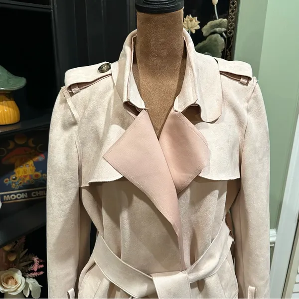 Few Moda New York Light Pink Faux Suede Trench Coat Size Medium - Image 3