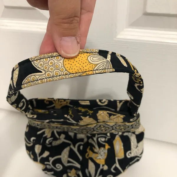 RETIRED Vera Bradley women’s Hannah yellow bird pattern small‎ handbag - Image 5