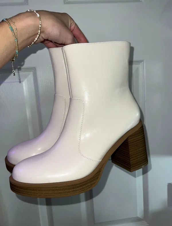 Universal Threads NWT Off-White Tall Ankle Booties - Image 4