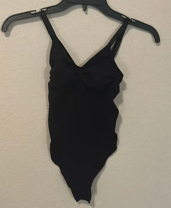NWOT Sculpting Thong Bodysuit new Shapewear S - Image 3