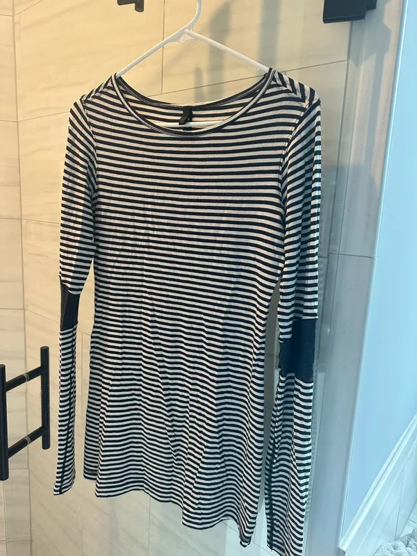 Lululemon Black/White stripe shirt - Image 3
