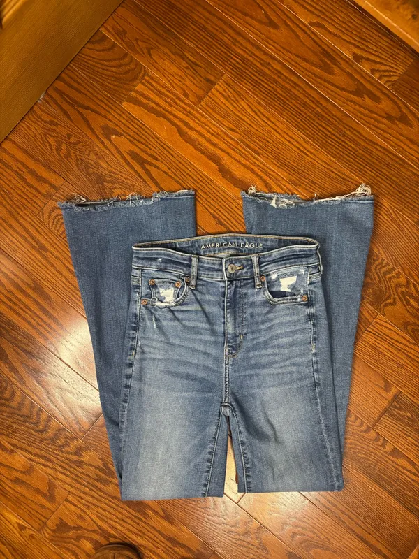 American eagle super hi rise stretch flare jeans size 0 short - Image 2