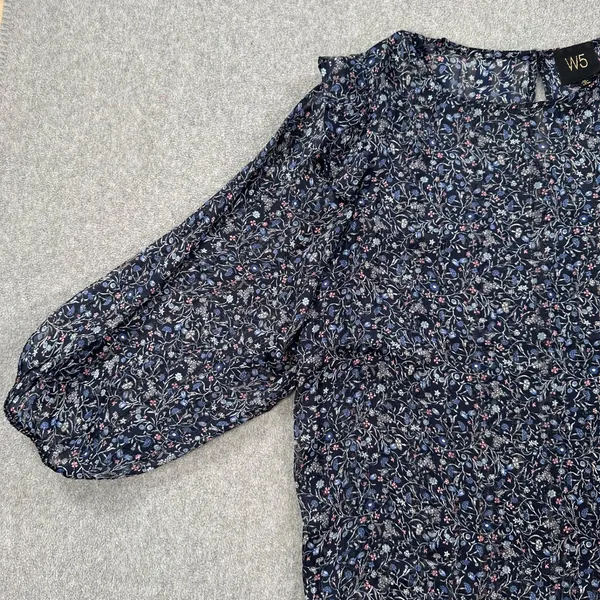 W5 Blue Floral Ruffle Shoulder Sheer Blouse Women's Medium 3/4 Sleeve Silver - Image 4