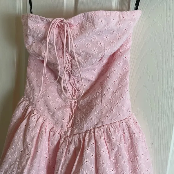 Forever 21 Pink Strapless Eyelet Dress size small - Image 3