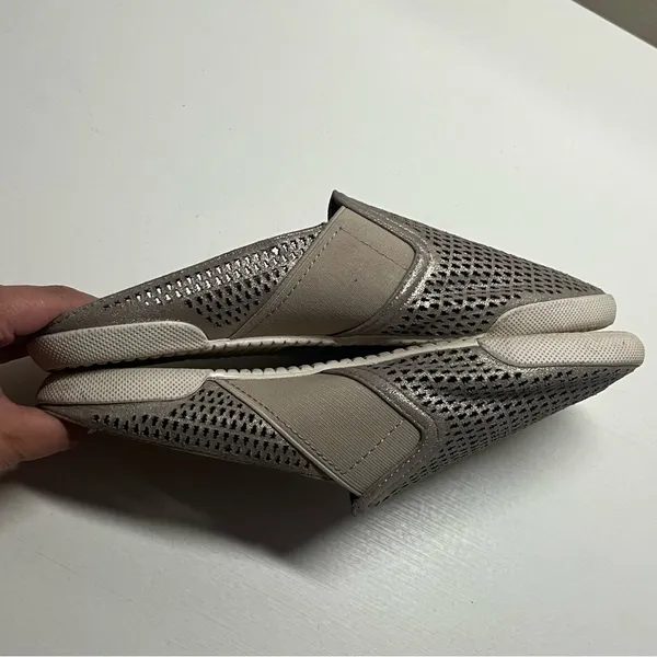 FRYE‎ Melanie Perforated Slip On Mules 9M Casual Chic Minimalist Neutral Comfort - Image 7