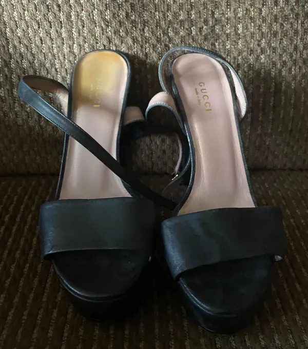 Gucci Black Leather  Heels - Image 2