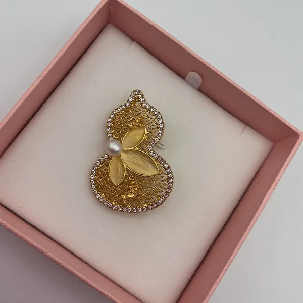 Gold Plated Hulu Pearl Brooch - Image 3