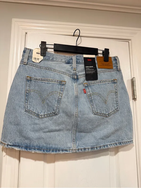 NWT Levi’s Size 28 Icon Skirt Mid Rise Distressed Denim Mini Medium Wash Classic - Image 5
