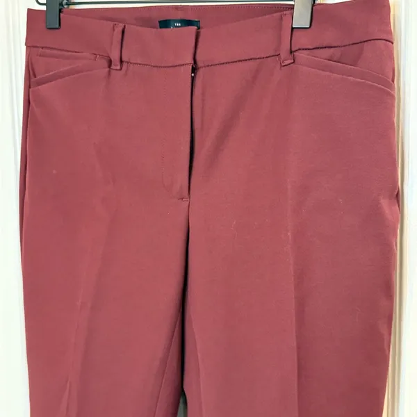 White House | Black Market Elegant Burgundy Women's Capris - Image 2