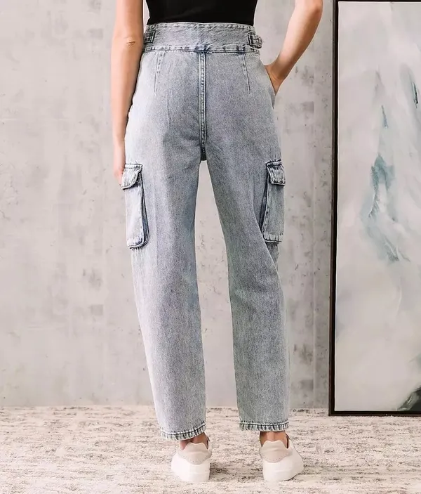 Signature 8 Ultra High Cargo Straight Jeans - Image 4