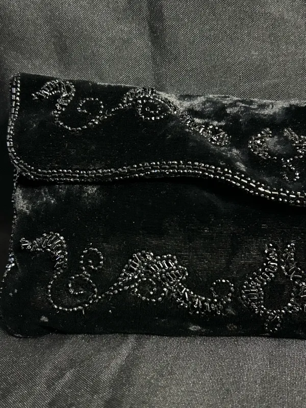 Walborg Handmade Black Beaded Velvet Foldover Clutch - Image 4