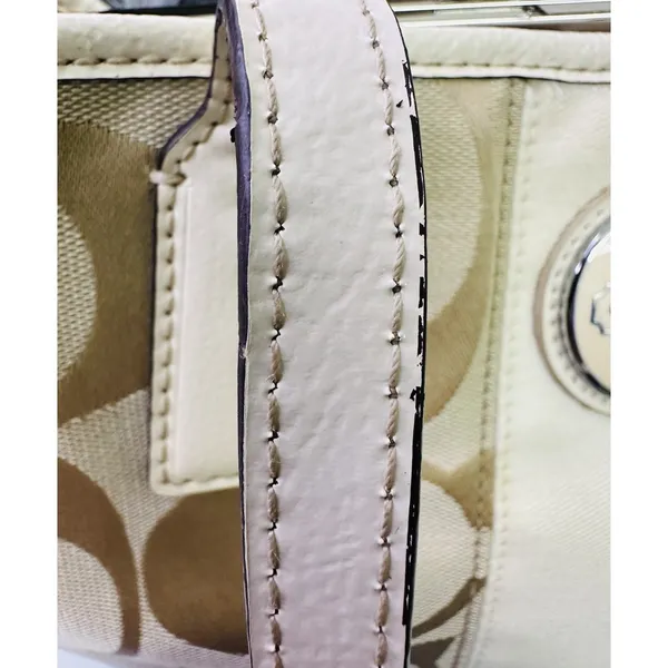 Coach‎ Beige Signature Canvas and Patent Leather Kisslock Framed Carryall Tote - Image 6
