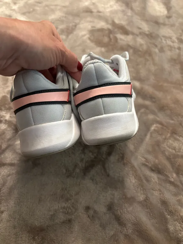 Nike Legend Essential 2 Women’s Sneakers Size 6.5 White/Gray/Pink - Image 9