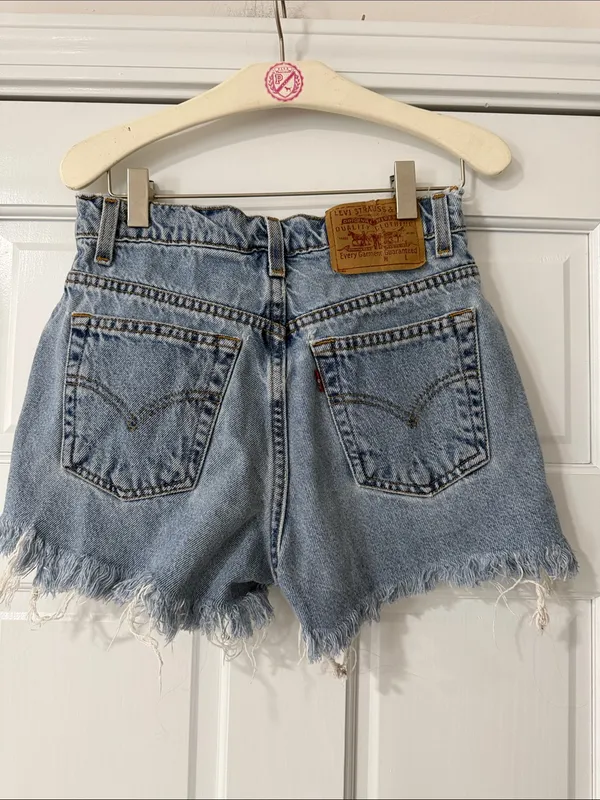 Levi’s Vintage High-Rise Light Wash Denim Cutoff Shorts Size 5 - Image 3
