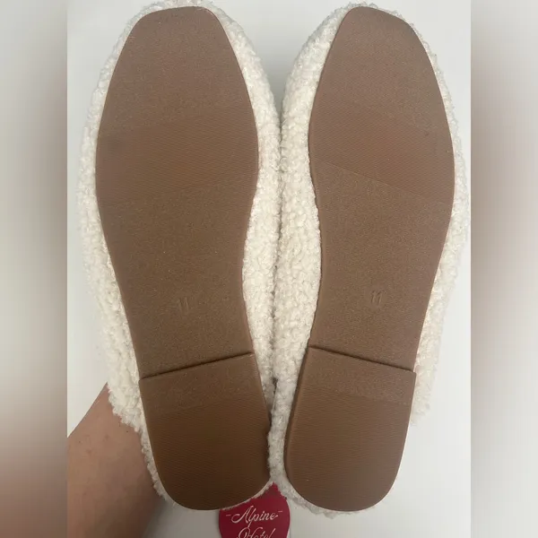 Universal Threads Sherpa Women’s Slippers Size 11 - Image 5