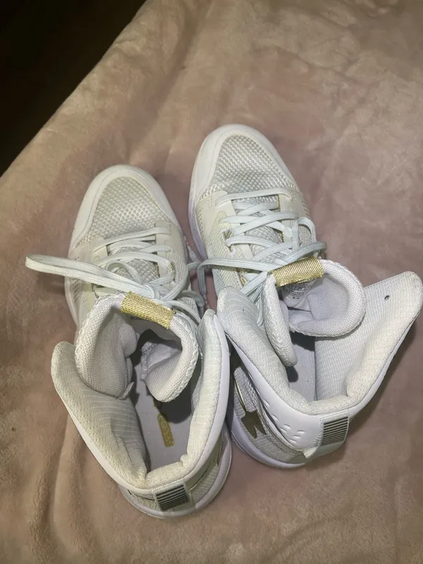 Under Armour UA Highlight Ace 2.0 White Gold Volleyball Womens Size 10 - Image 6