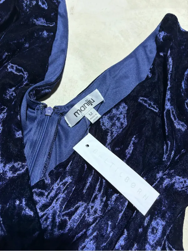 Maniju Baltic born NWT crushed Velvet Long-Sleeve V-Neck Dress Medium - Image 6