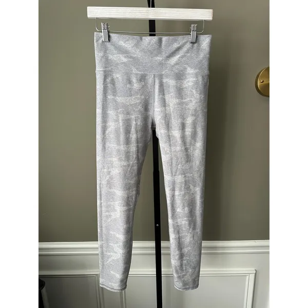Vuori Clean Elevation Legging Pale Heather Camo Women's Medium - Image 3
