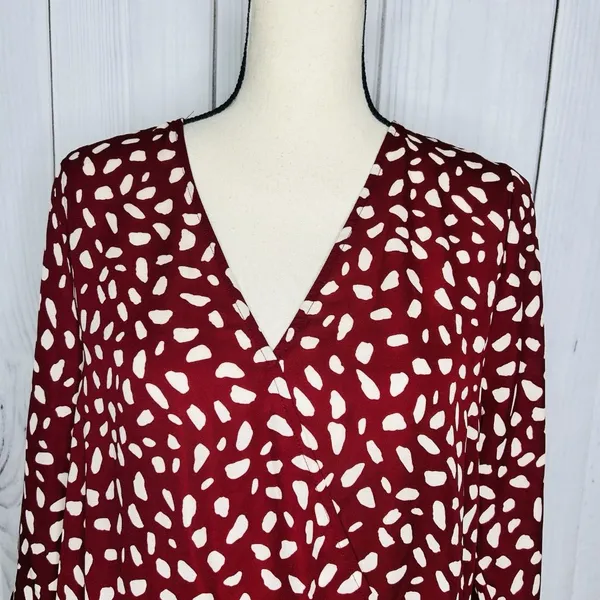 West K Faux Wrap Blouse 3/4 Sleeve Tie Maroon Polka Dot Women's Size M - Image 2