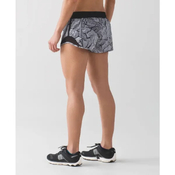 Lululemon‎ Women's Hotty Hot Short Dottie Tribe White Black Sz 8 Run Swift Ultra - Image 2