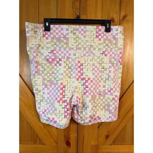Fabletics Women’s High-Waisted Biker Shorts Size XL Pastel Geometric Print (7902 - Image 3