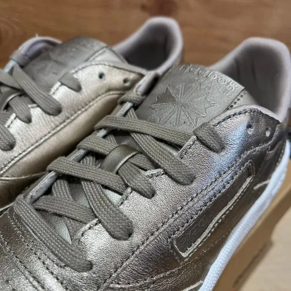 Reebok Women's Gold Trainers - Image 2