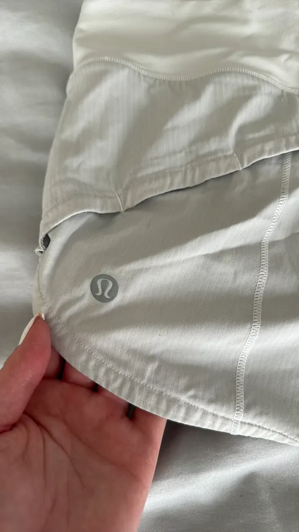 Lululemon Speed Up 2.5" Low-Rise White Shorts 4 - Image 4
