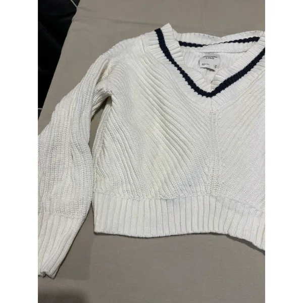 Abercrombie & Fitch Women's V-Neck Chunky Cropped White Knit Academia Sweater‎ M - Image 4