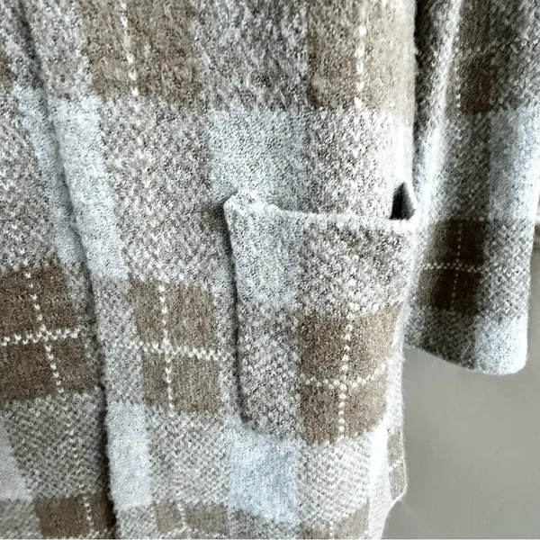 Joseph A Tan and Gray Plaid Sweater Jacket Small - Image 3
