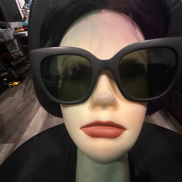Toms Chic Black Sunglasses with Ray ban case - Image 12