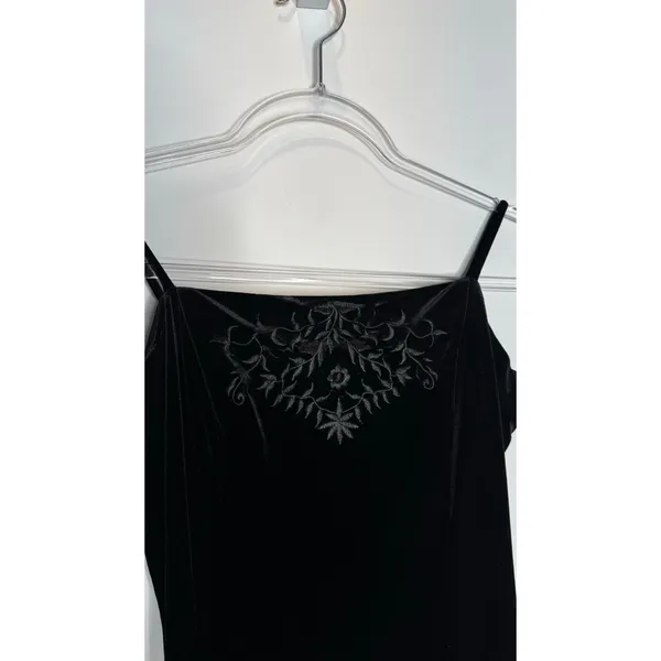 Dressbarn Collection 1990s Black Velvet Embroidered Gown formal sexy 6 - Image 6