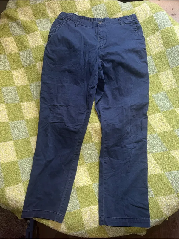Old Navy woman’s navy Chino pants - Image 3