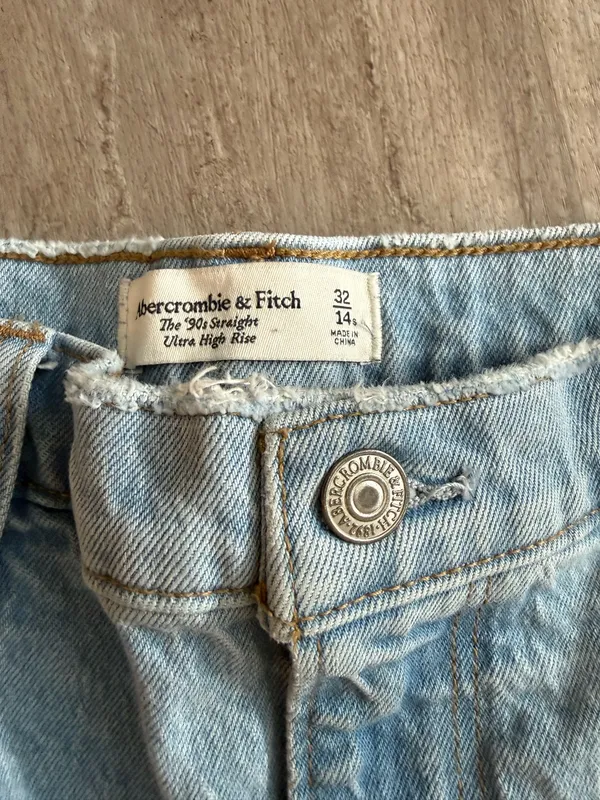 Abercrombie Jeans 90’s Straight Ultra High-Rise - Image 4