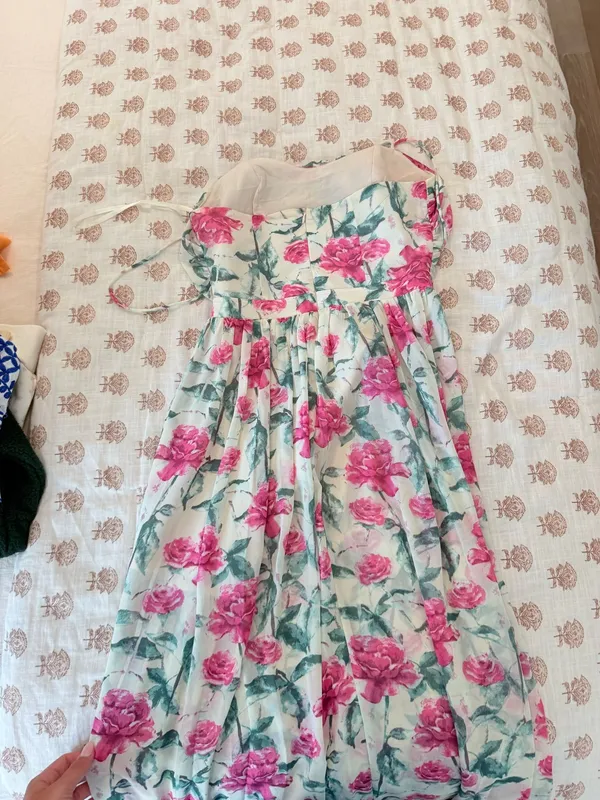 Hello Molly FEEL THE TUNE MAXI DRESS BEIGE #Wedding guest dress #Formal dress #Prom dress #Wedding #floraldress Great condition super flattering - Image 4
