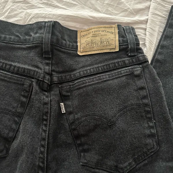 Levi's Vintage Women's Straight Leg Dark Jeans - Image 5