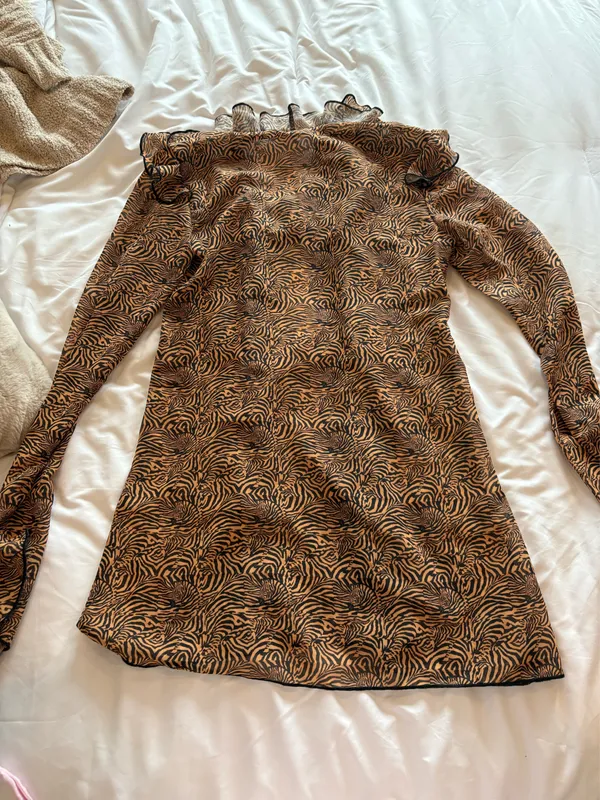Strawberry Milk Mob coverup Brown Size M - Image 4