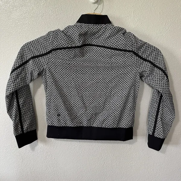 Lululemon Reversible Bomb Around Jacket in Monochromic Black‎ Women's Size 4 - Image 4