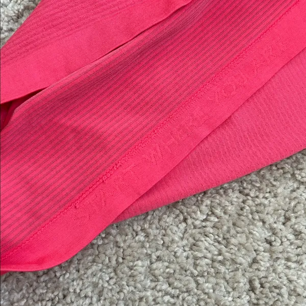 Lululemon top. S - Image 4