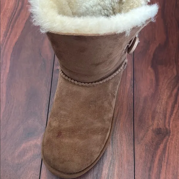 UGG Brown Shearling-Lined Boots - Image 5