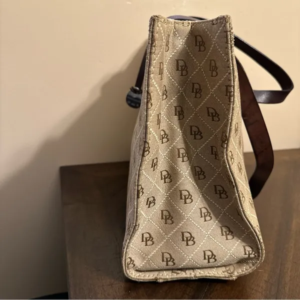 Dooney & Bourke East West Tote Signature Quilt Tan & Brown‎ Stitching EUC - Image 5