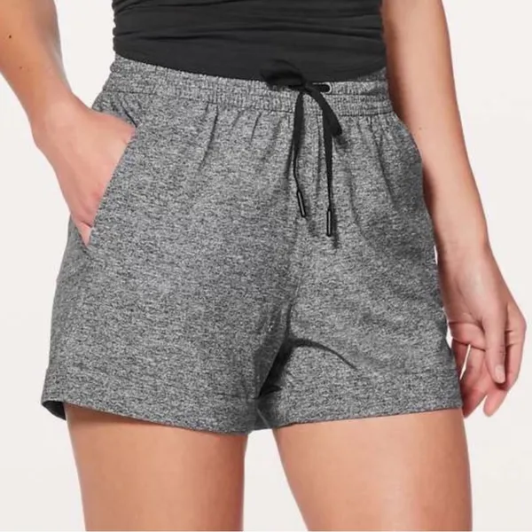 Lululemon Spring Break Away Short *4-way Stretch 3" Size 6 - Image 4