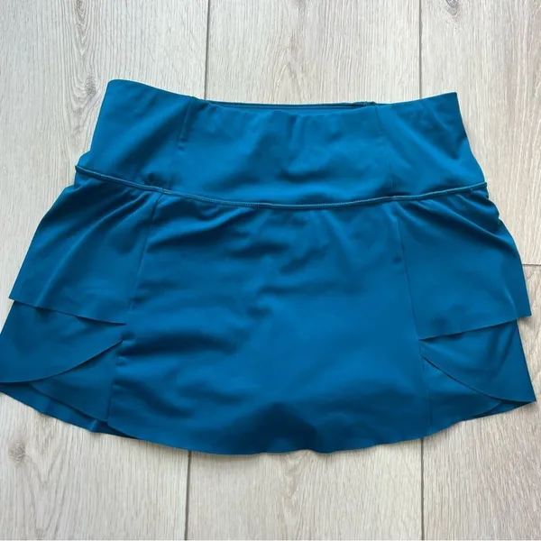 ATHLETA MOMENTUM SKORT In COASTAL TEAL Size Small Ruffle Tennis Pickleball Skirt - Image 3