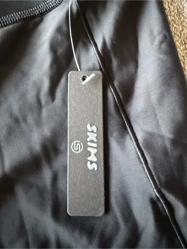 NWT SKIMS High-Rise Black Women's Active Shorts - Image 3