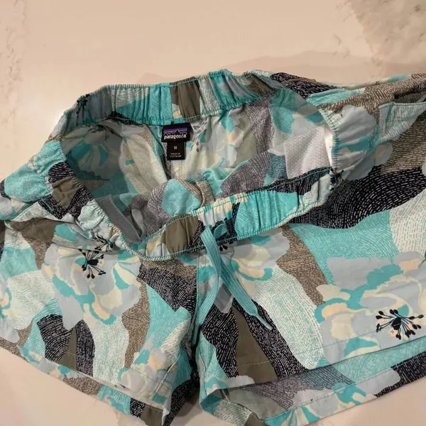 Patagonia Barley Baggies Print Shorts Womens Medium Blue Hibiscus FieldTurquoise - Image 6