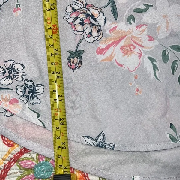 TORRID plus size 3 women’s grey floral hi low blouse top lightweight longsleeve - Image 6