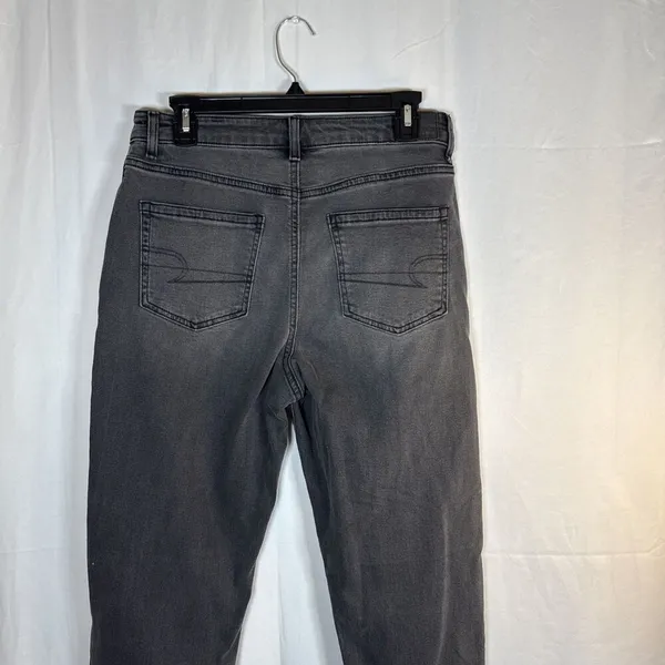 Women’s American Eagle Mom Jean Black Jeans Straight Leg Size 8 Preowned - Image 9