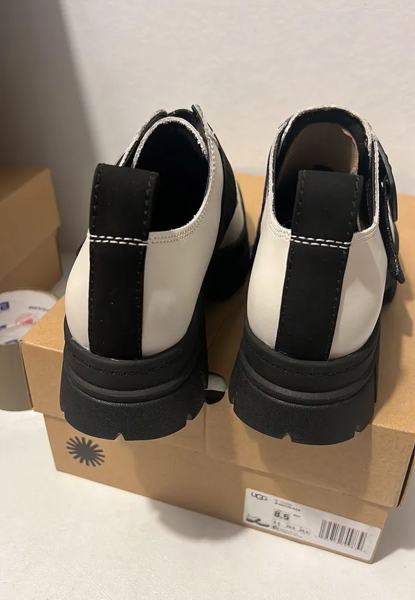 UGG Ashton Shoe White casual classic stylish chic combat spring comfy winter - Image 4