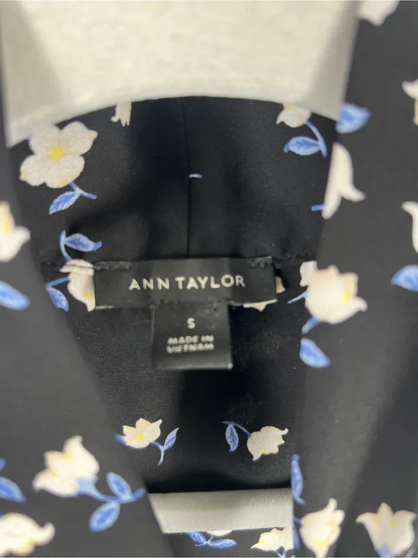 Ann Taylor Floral Tie Neck V-Neck Sleeveless Blouse Black Size S - Image 4
